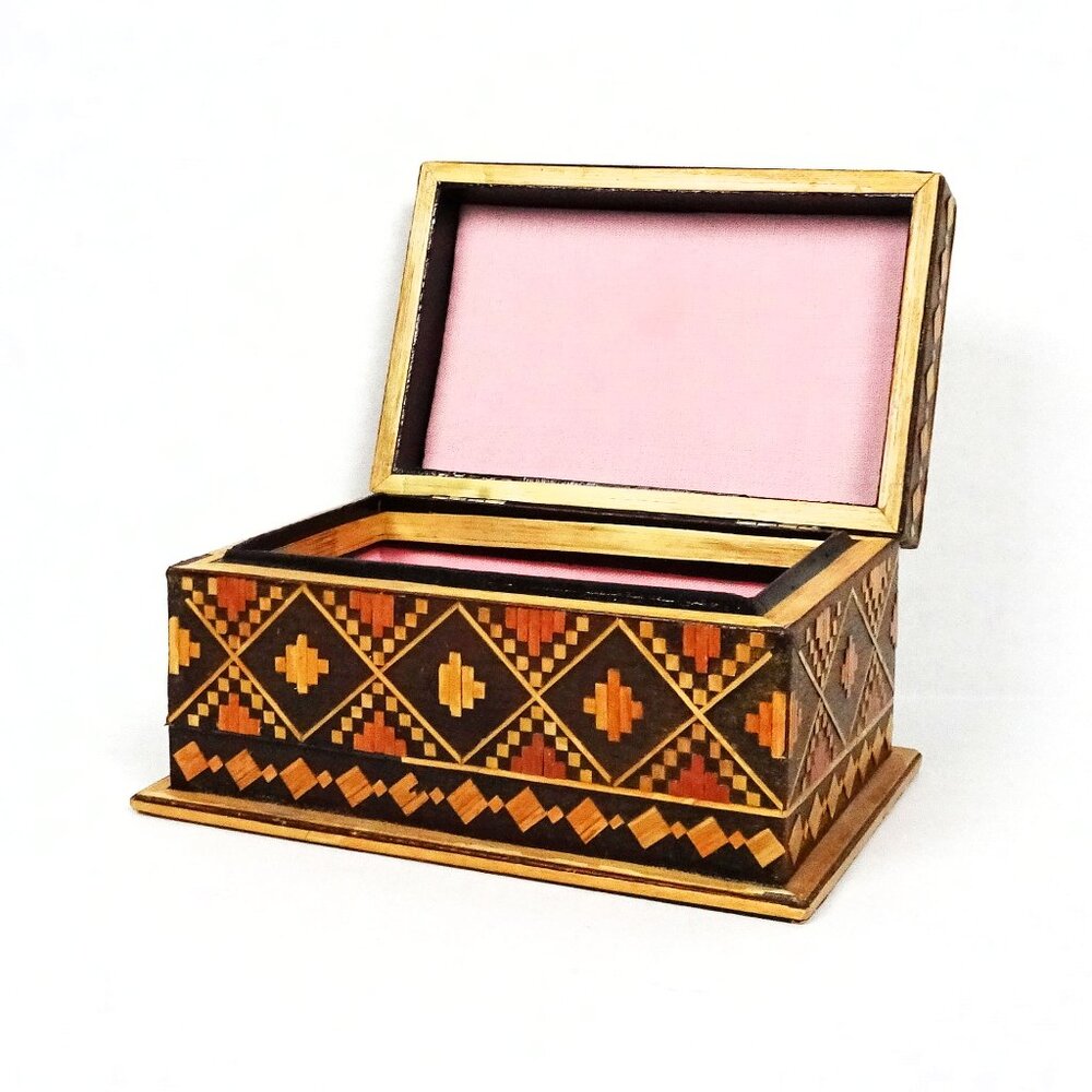Vintage Russian Folk Art Wood Straw Marquetry Hinged Jewelry Trinket Box Inlay